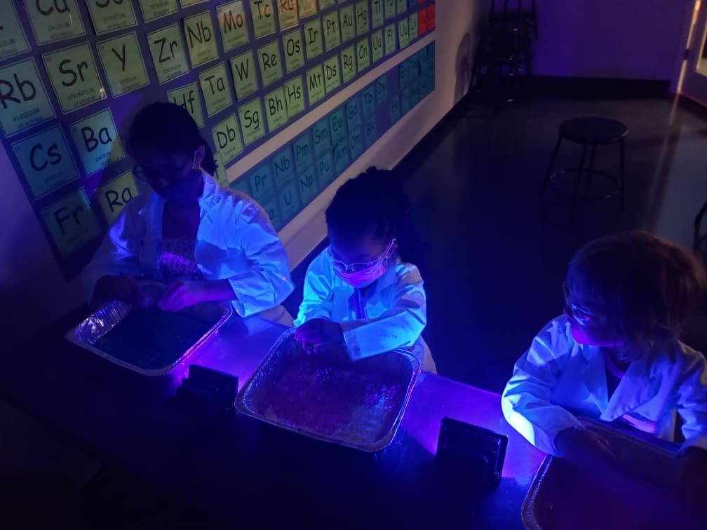 girlsBlacklight