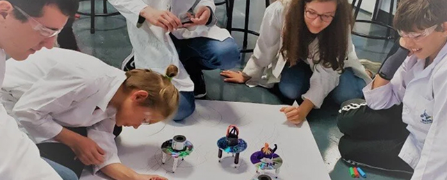Science Camps 9 Little Beakers Drawing Robots Image